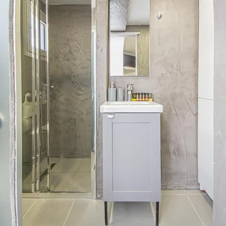 Comfy With Small Private Pool, Fiber Internet And Private Parking 아파트 *