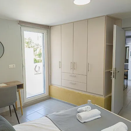 아파트 Comfy With Small Private Pool, Fiber Internet And Private Parking
