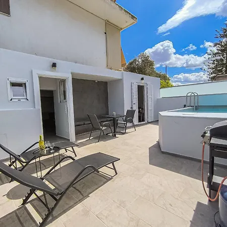 아파트 Comfy With Small Private Pool, Fiber Internet And Private Parking