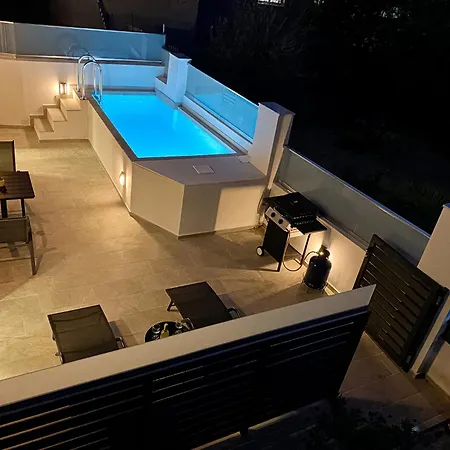 아파트 Comfy With Small Private Pool, Fiber Internet And Private Parking *